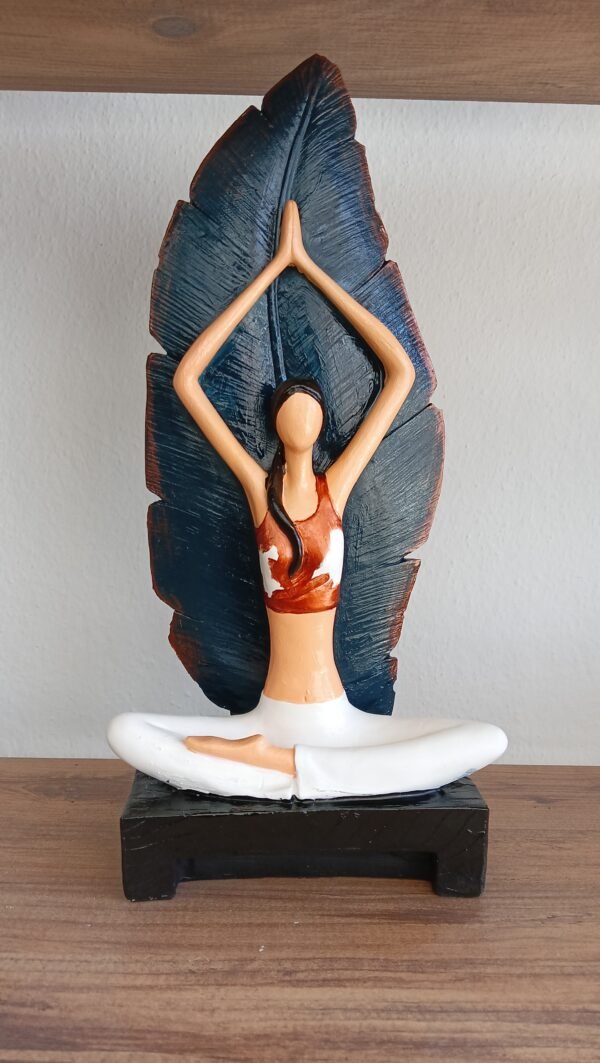 Meditasyon Yapan Kadın Figürü